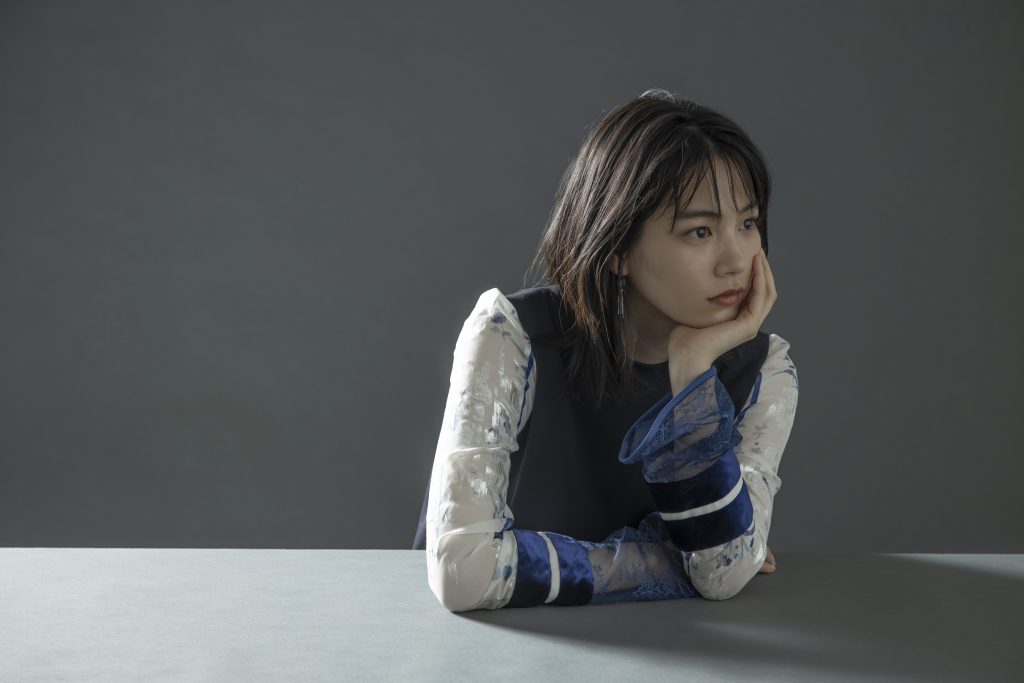 新アーティスト写真を公開いたしました 女優のん 公式サイト