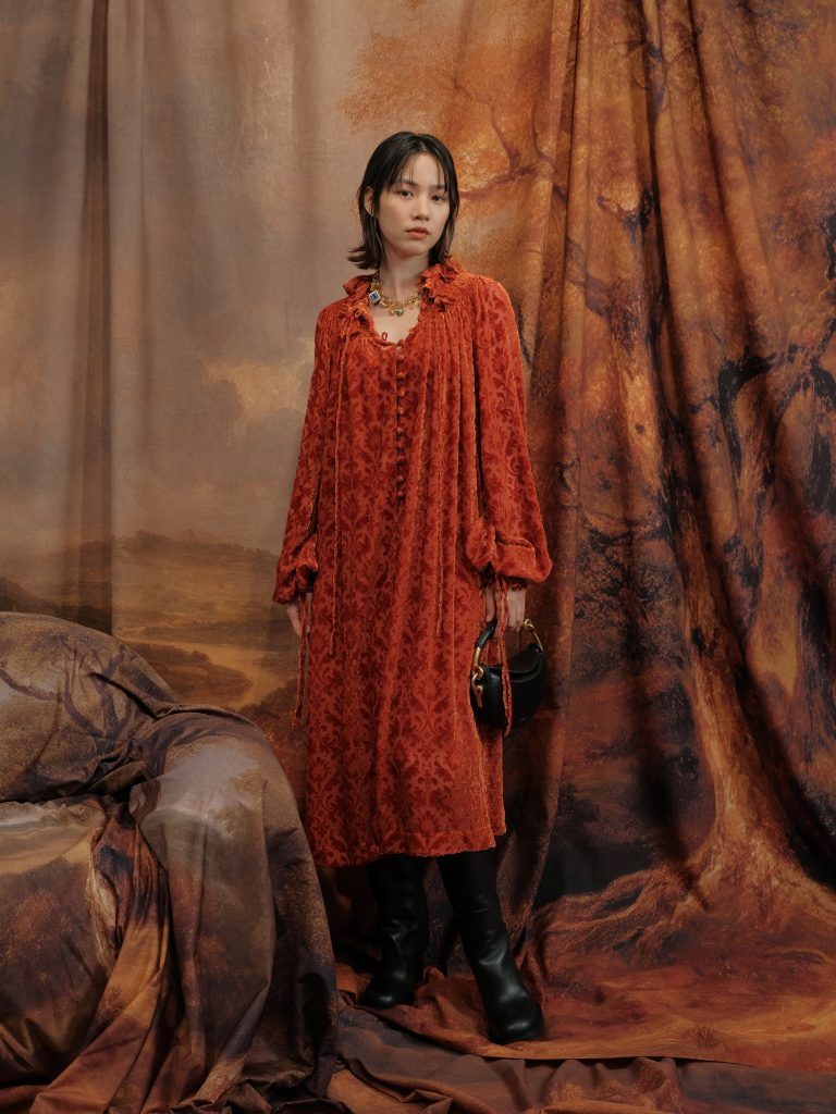 のんがBURBERRY最新コレクション 「WINTER 2025」に参加しました
