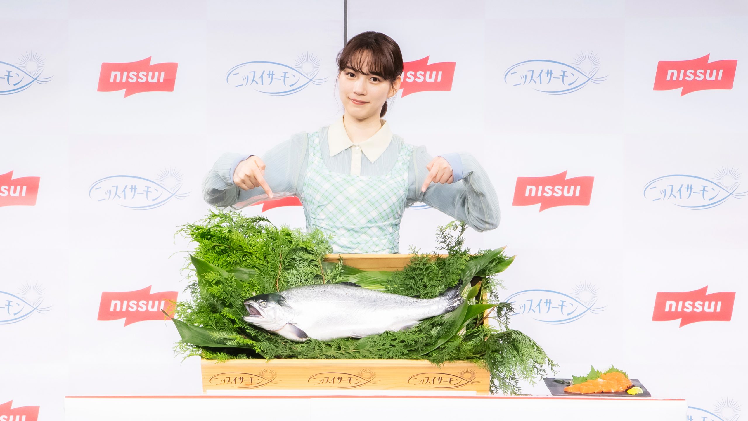 のんが、ニッスイ「国産養殖サーモンに関する事業説明会兼試食会」に